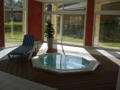 Vacanceole - Le Domaine Du Golf D'albret 3*